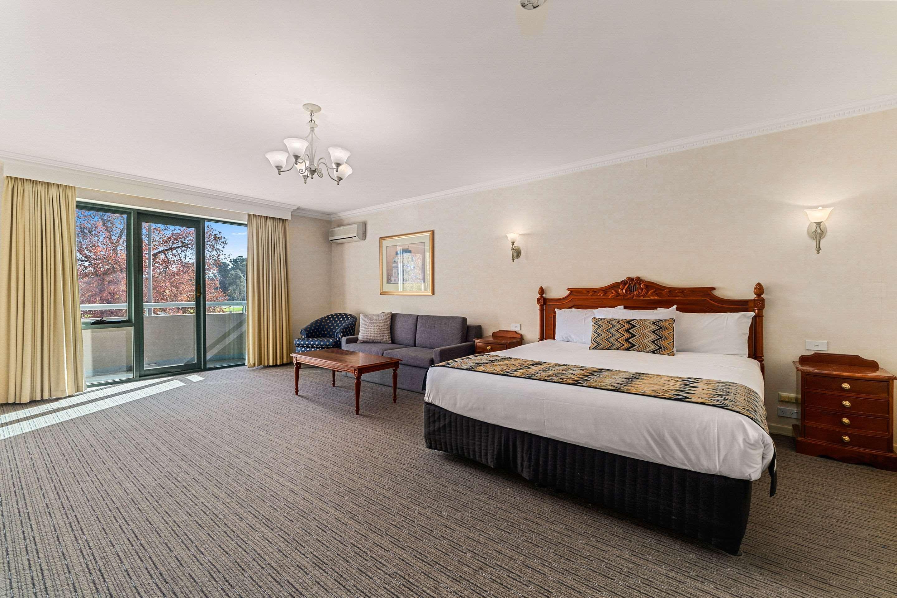 Quality Parklake Hotel 4*